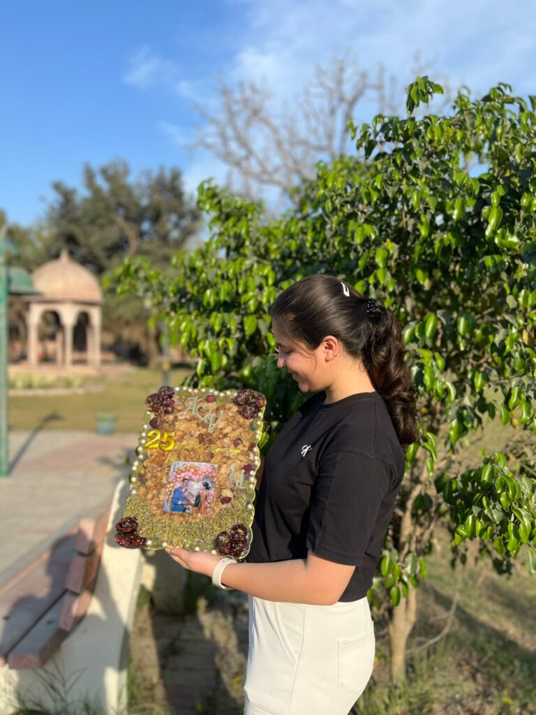 Vanshika Resin Artist